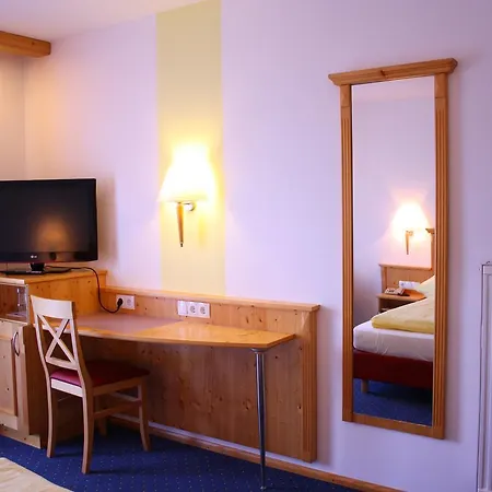 Hotel-landgasthof Ploss מלון 3*