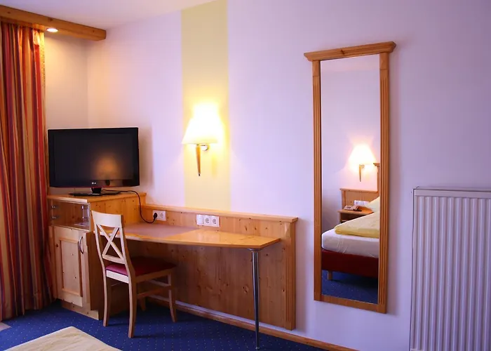 Hotel-landgasthof Ploss מלון 3*